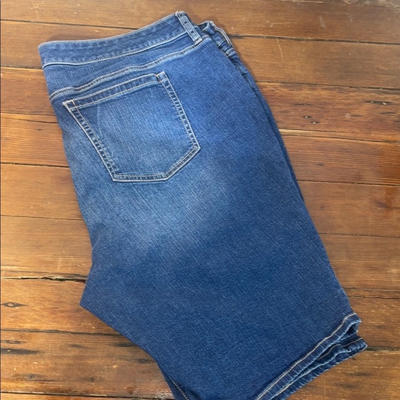 Torrid Blue Jean Shorts with Classic Medium-Wash plus size 22 - Picture 1 of 6